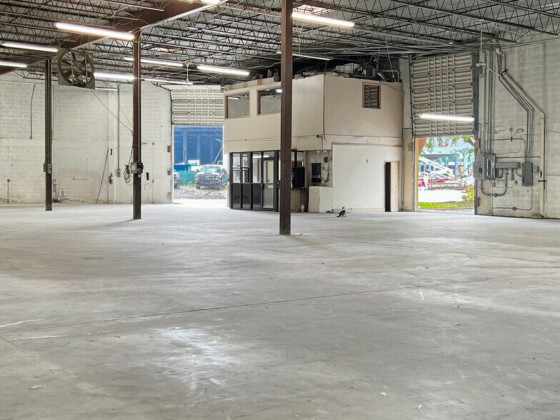 More Photos Of 2300 NW 34th Ave, Miami Warehouse For Lease