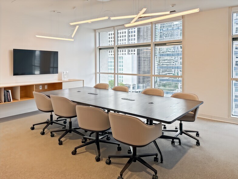 More Photos Of 801 Brickell Ave, Miami Coworking Space