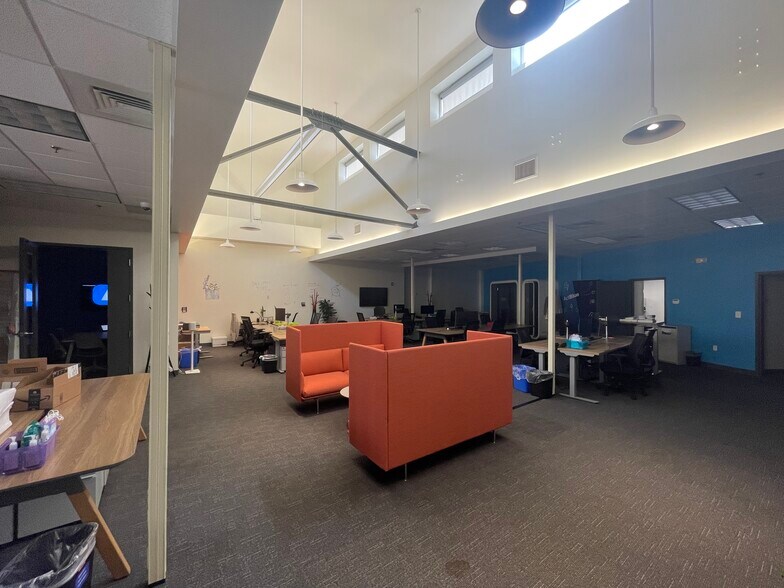 More Photos Of 360-366 Summer St, Somerville Loft Creative Space For Lease