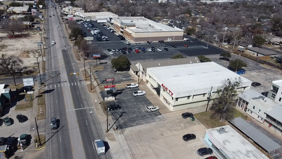 More Photos Of 1912 W Anderson Ln, Austin Loft Creative Space For Lease