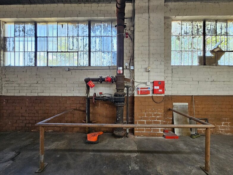 More Photos Of 3053 E 11th St, Los Angeles Industrial For Lease