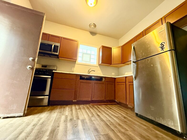 More Photos Of 6900 S Vernon Ave, Chicago Apartments For Sale