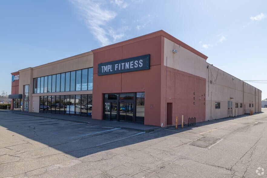 More Photos Of 1000 Sunrise Hwy, Massapequa Freestanding For Lease