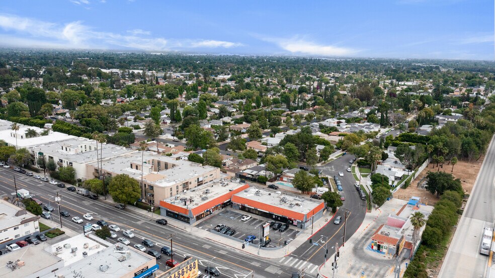 More Photos Of 6100 Reseda Blvd, Tarzana Unknown For Lease