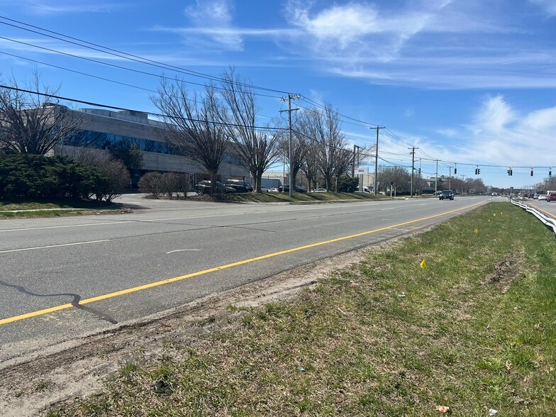 More Photos Of 4400 Veterans Memorial Hwy, Holbrook Office For Sale