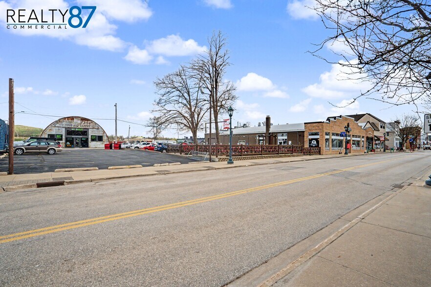 More Photos Of 44 17th Ave SW, Cedar Rapids Warehouse For Lease