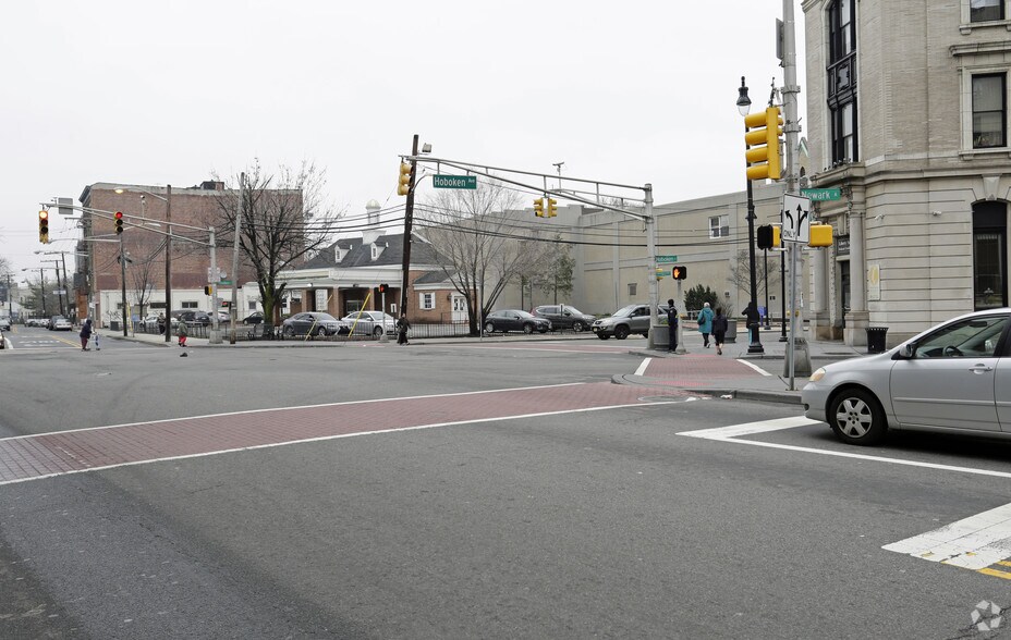 More Photos Of 584-588 Summit Ave, Jersey City Storefront Retail Office For Lease