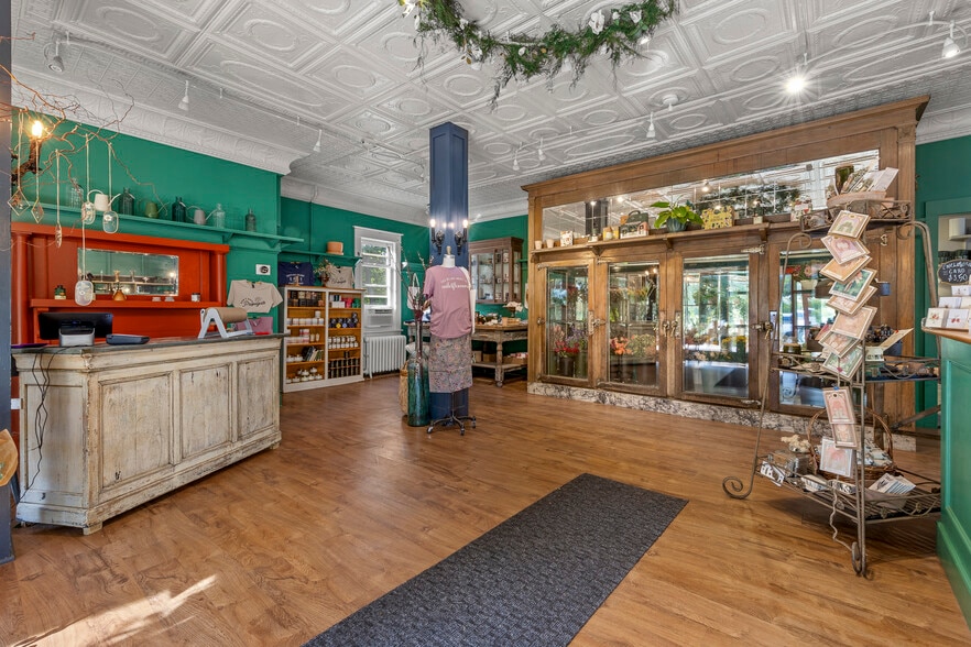 More Photos Of 128 Green St, Hudson Storefront Retail Residential For Sale