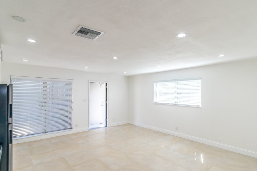 More Photos Of 2201 NE 14th Ave, Wilton Manors Apartments For Sale