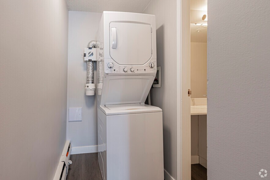 More Photos Of 2105 90 Av SW, Calgary Apartments For Lease