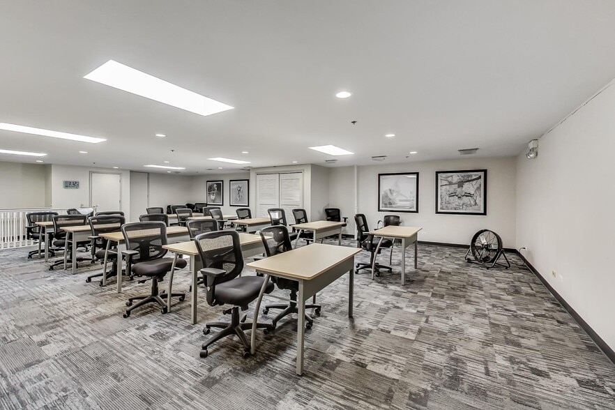 More Photos Of 324 W Touhy Ave, Park Ridge Office For Lease