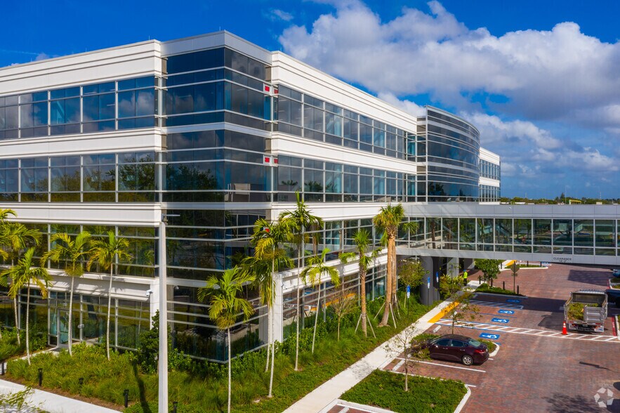Primary Photo Of 1700 N University Dr, Plantation Office For Lease