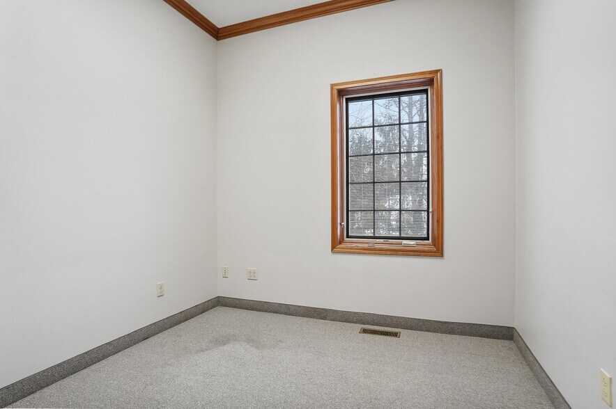 More Photos Of 120 W Aurora Rd, Northfield Medical For Lease