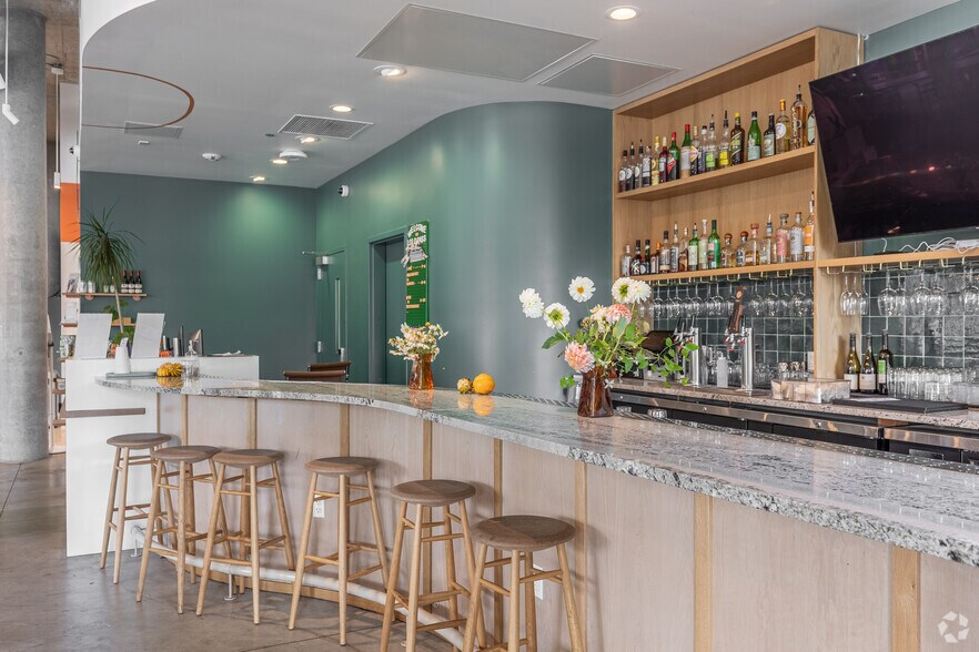 More Photos Of 1616 E Burnside St, Portland Hotel For Sale