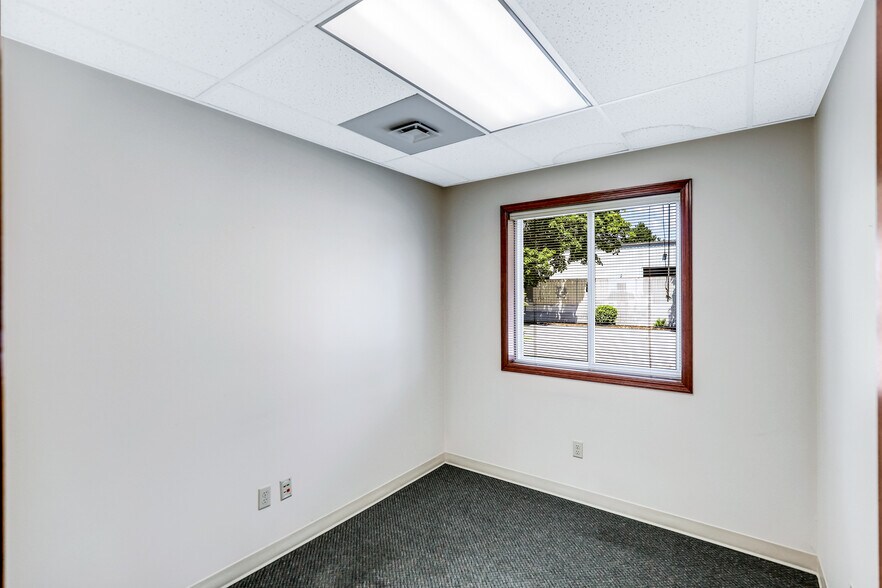 More Photos Of 9629 N Colfax Rd, Spokane Office For Sale