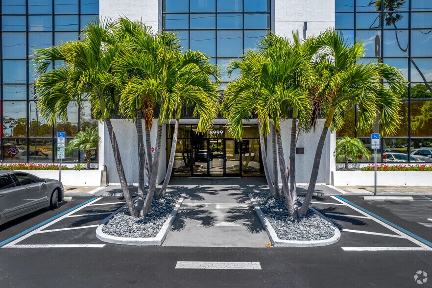 More Photos Of 5999 Central Ave, Saint Petersburg Office For Lease