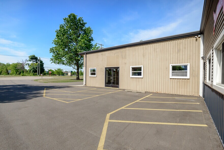 More Photos Of 6250 Jackson Rd, Ann Arbor Freestanding For Lease
