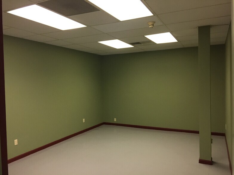 More Photos Of 1756 Tennessee Ave, Cincinnati Warehouse For Lease