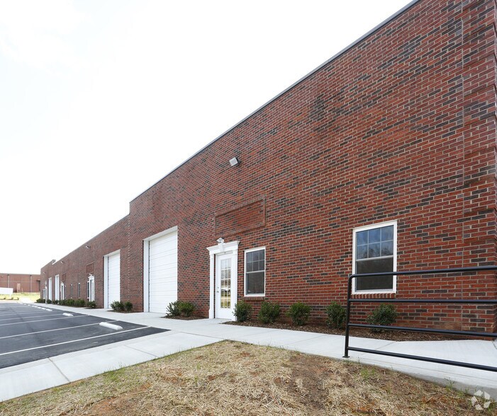 More Photos Of 311-317 Post Office Dr, Indian Trail Showroom For Lease