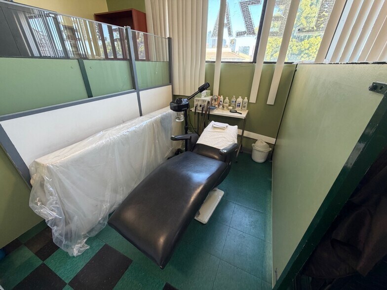 More Photos Of 937 S Alvarado St, Los Angeles Storefront Retail Office For Lease