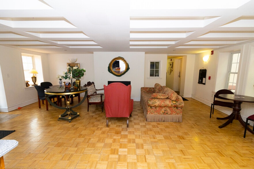 More Photos Of 153 Courtney St, Newark Apartments For Sale