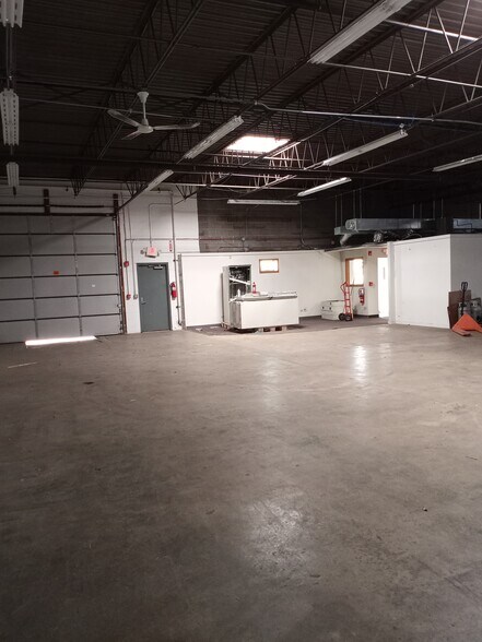 More Photos Of 803-907 Industrial Dr, West Chicago Warehouse For Lease