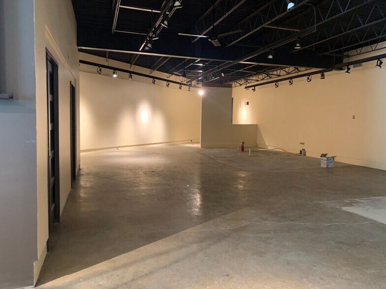 More Photos Of 520 Avenida Cesar E Chavez, Kansas City Office For Sale