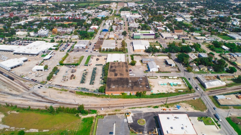 More Photos Of 3300 Capitol St, Houston Warehouse For Sale