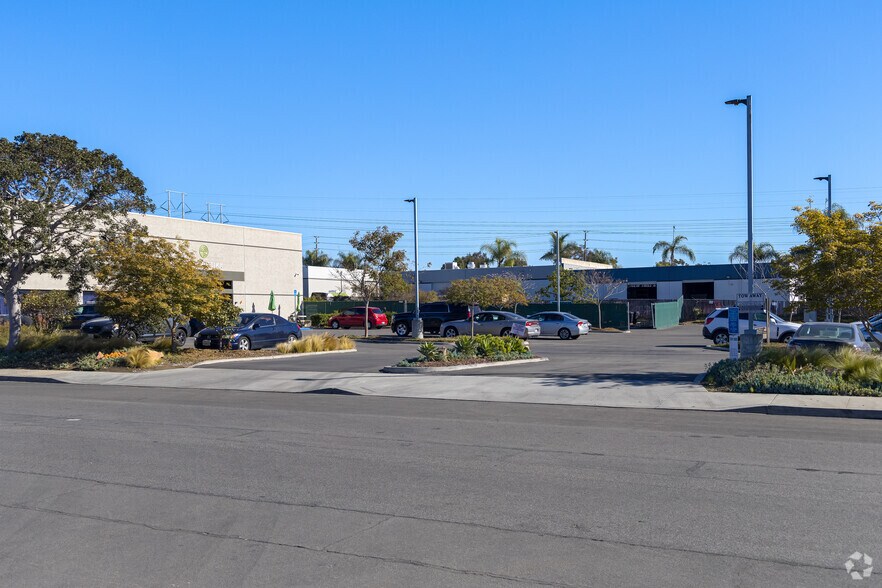 More Photos Of 8885 Rehco Rd, San Diego Flex For Sale