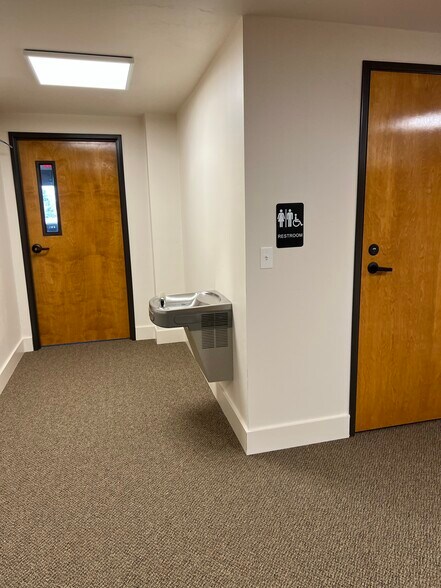 More Photos Of 750 W 10th Ave, Junction City Office For Lease