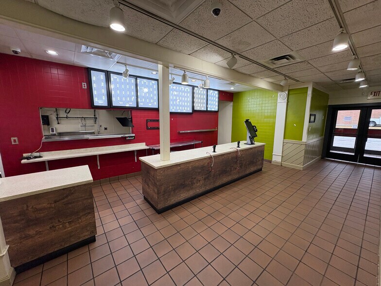 More Photos Of 2521 Alpine Ave, Grand Rapids Restaurant For Sale