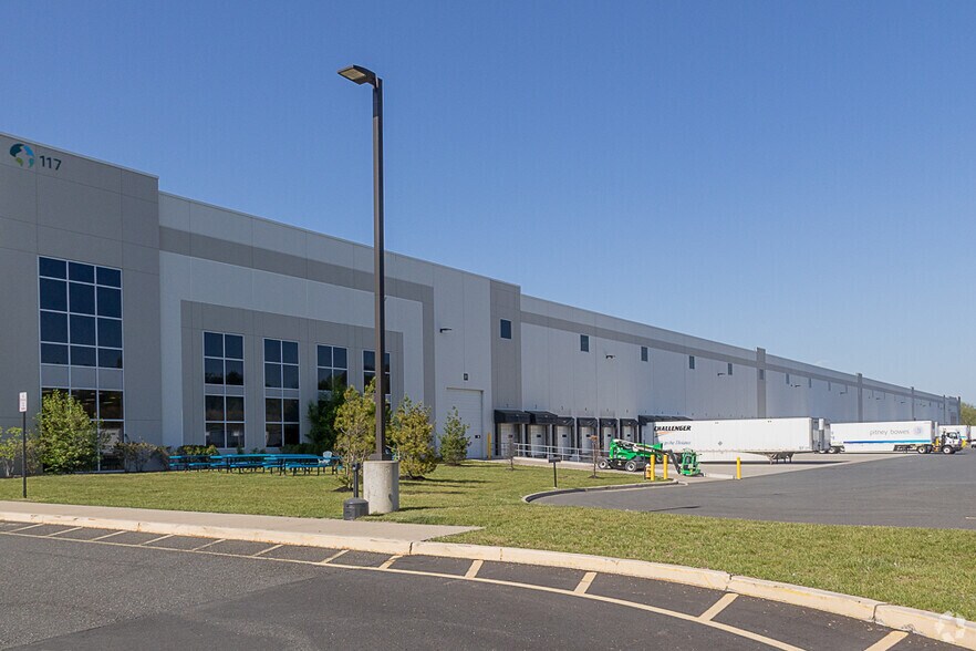 More Photos Of 117 Interstate Blvd, South Brunswick Warehouse For Lease