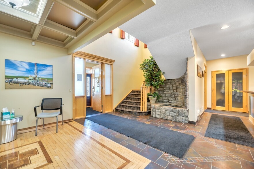 More Photos Of 118 Canal Gdns, Strathmore Light Distribution For Sale