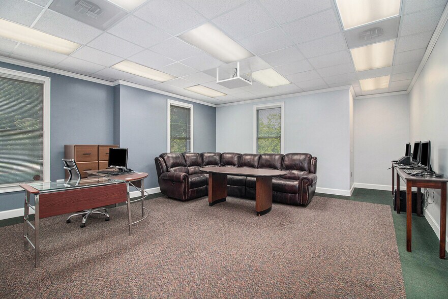 More Photos Of 1580 Warsaw Rd, Roswell Office For Sale
