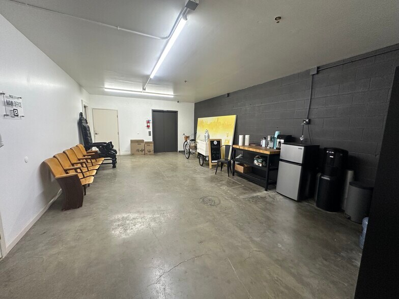 More Photos Of 3014 N Coolidge Ave, Los Angeles Warehouse For Lease
