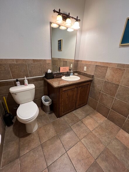 More Photos Of 2800 William D Tate Ave, Grapevine Medical For Lease