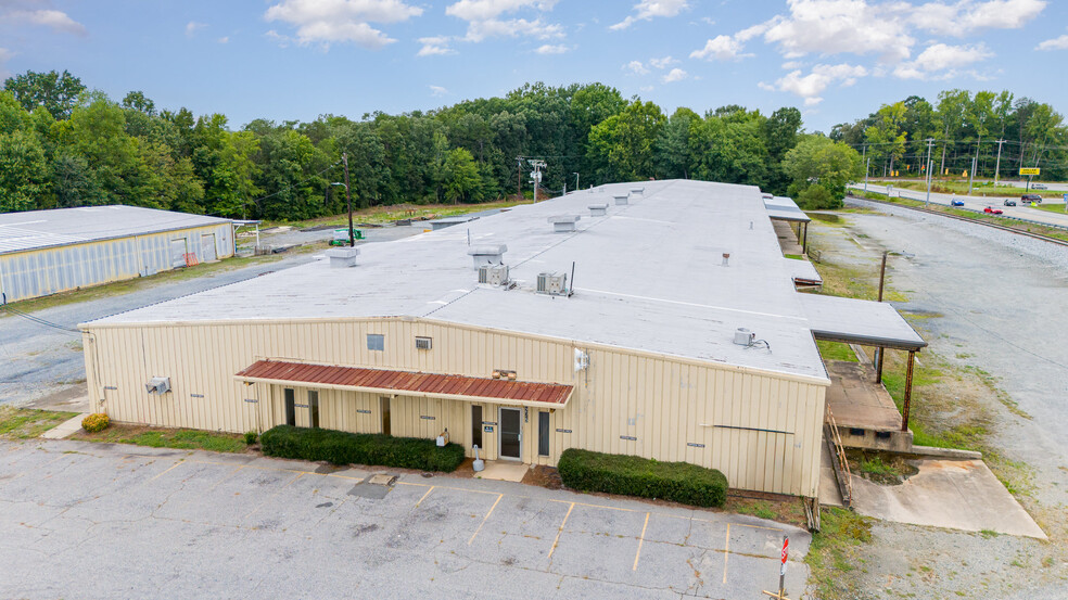 Primary Photo Of 5275 Glenola Industrial Dr, High Point Showroom For Lease