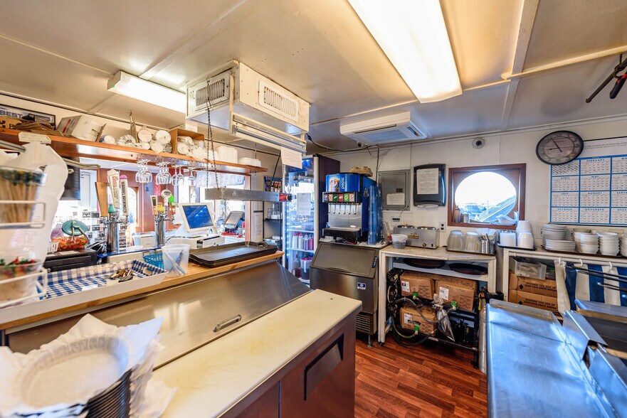 More Photos Of 102 Hall Ave, Coos Bay Restaurant For Sale