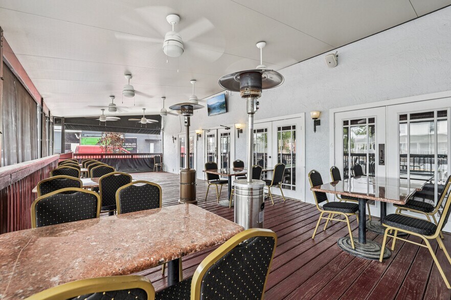 More Photos Of 801 W Montrose St, Clermont Restaurant For Sale