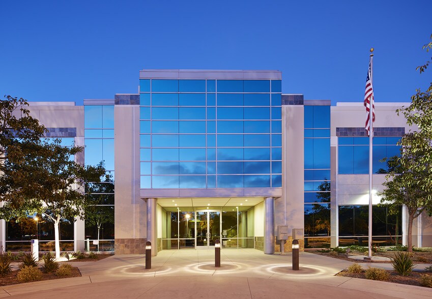 More Photos Of 6010 Hidden Valley Rd, Carlsbad Medical For Lease