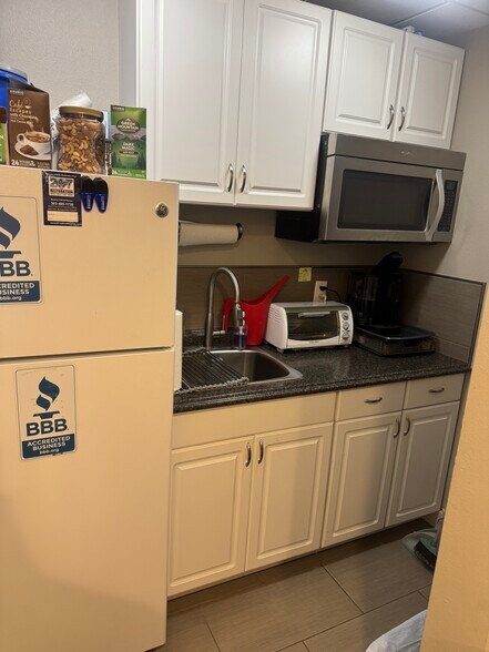 More Photos Of 695 Pierce St, Erie Office For Sale