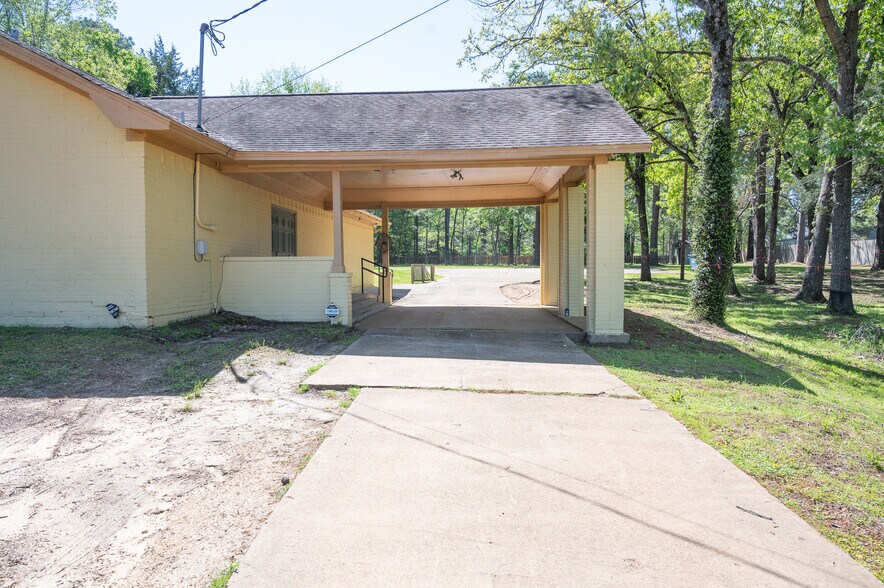 More Photos Of 120 NW 304 Loop, Crockett Daycare Center For Sale