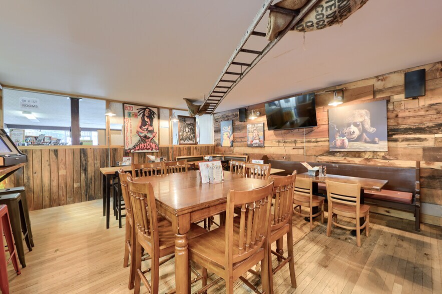 More Photos Of 157 E Broadway, Red Lion Restaurant For Sale