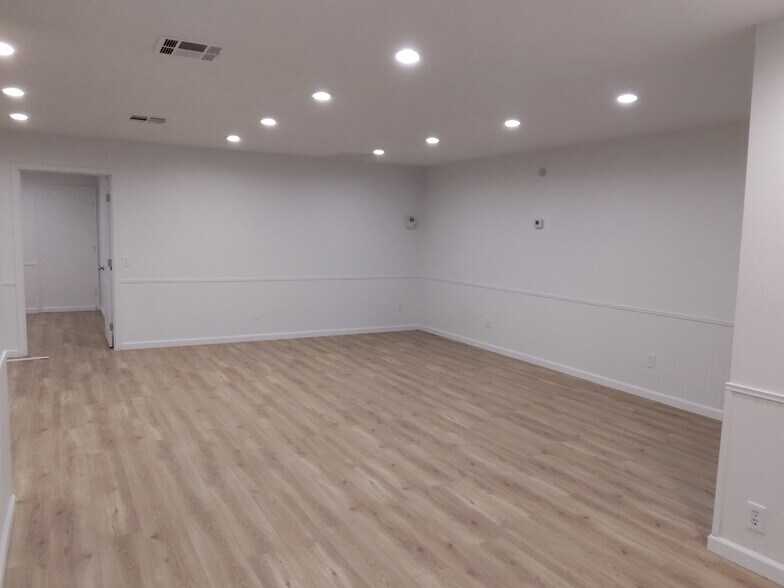 More Photos Of 18245 US Highway 18, Apple Valley Office For Lease