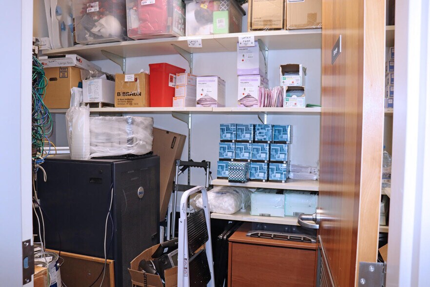 More Photos Of 24076 SE Stark St, Gresham Medical For Lease