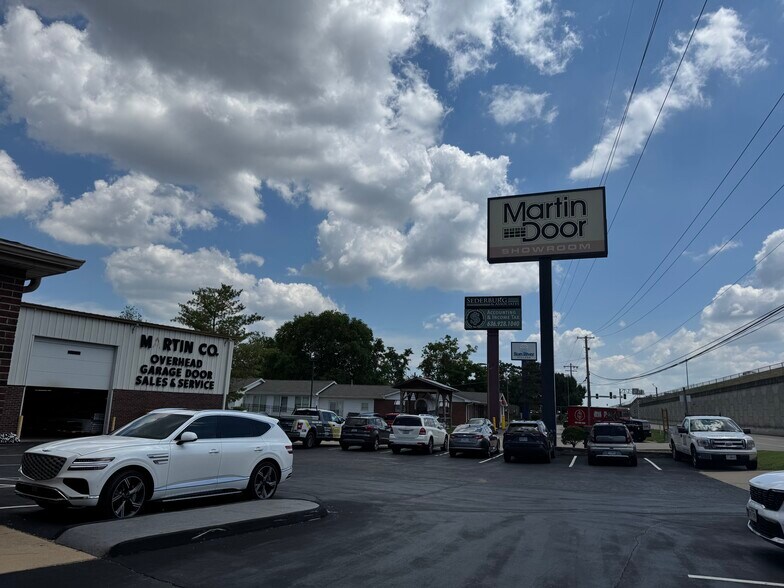 More Photos Of 3025 N Saint Peters Pky, Saint Peters Showroom For Sale