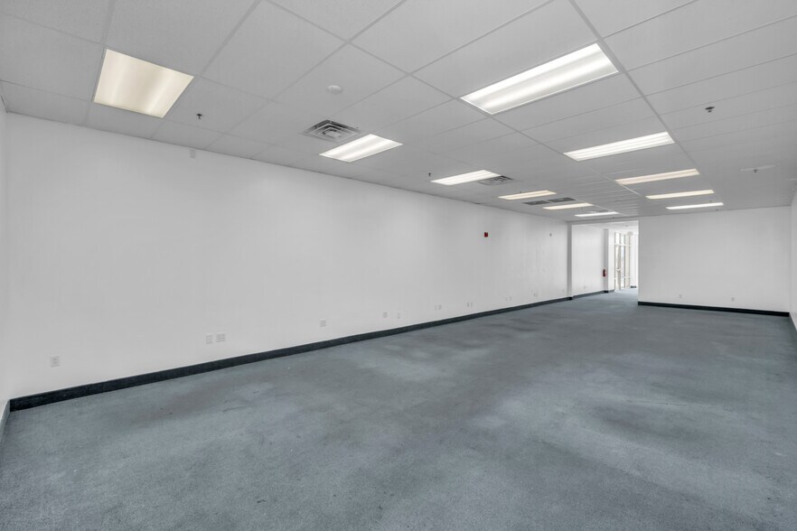 More Photos Of 520 W Telegraph St, Washington Freestanding For Lease