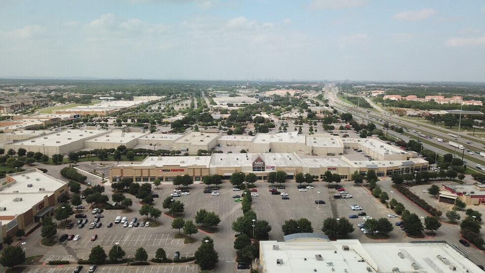 More Photos Of 9900 S Interstate 35, Austin Freestanding For Lease