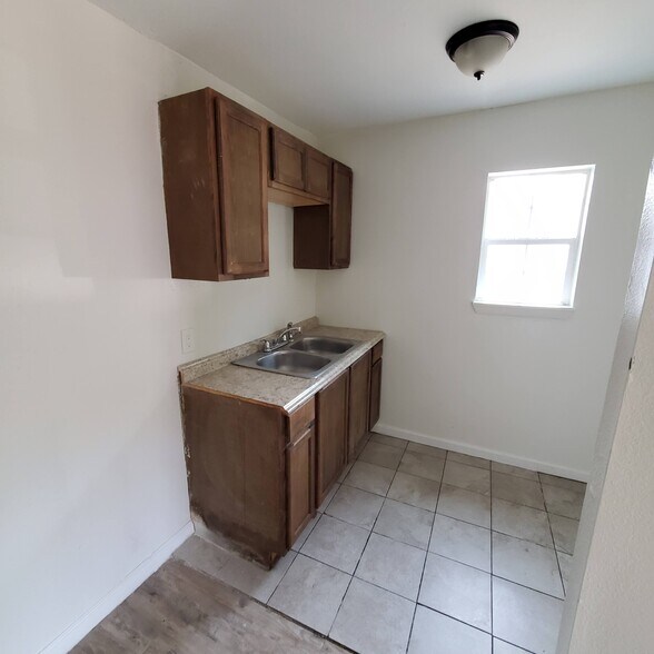 More Photos Of 4205 Metropolitan Ave, Dallas Apartments For Sale