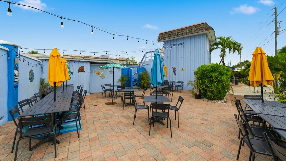 More Photos Of 17814 Gulf Blvd, Redington Shores Storefront Retail Residential For Sale